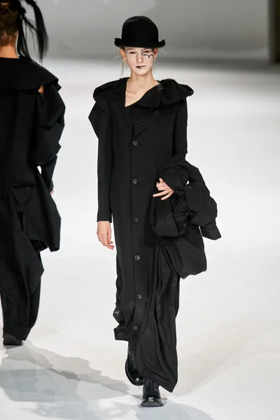 Look 27